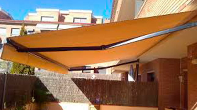 Toldo brazo invisible